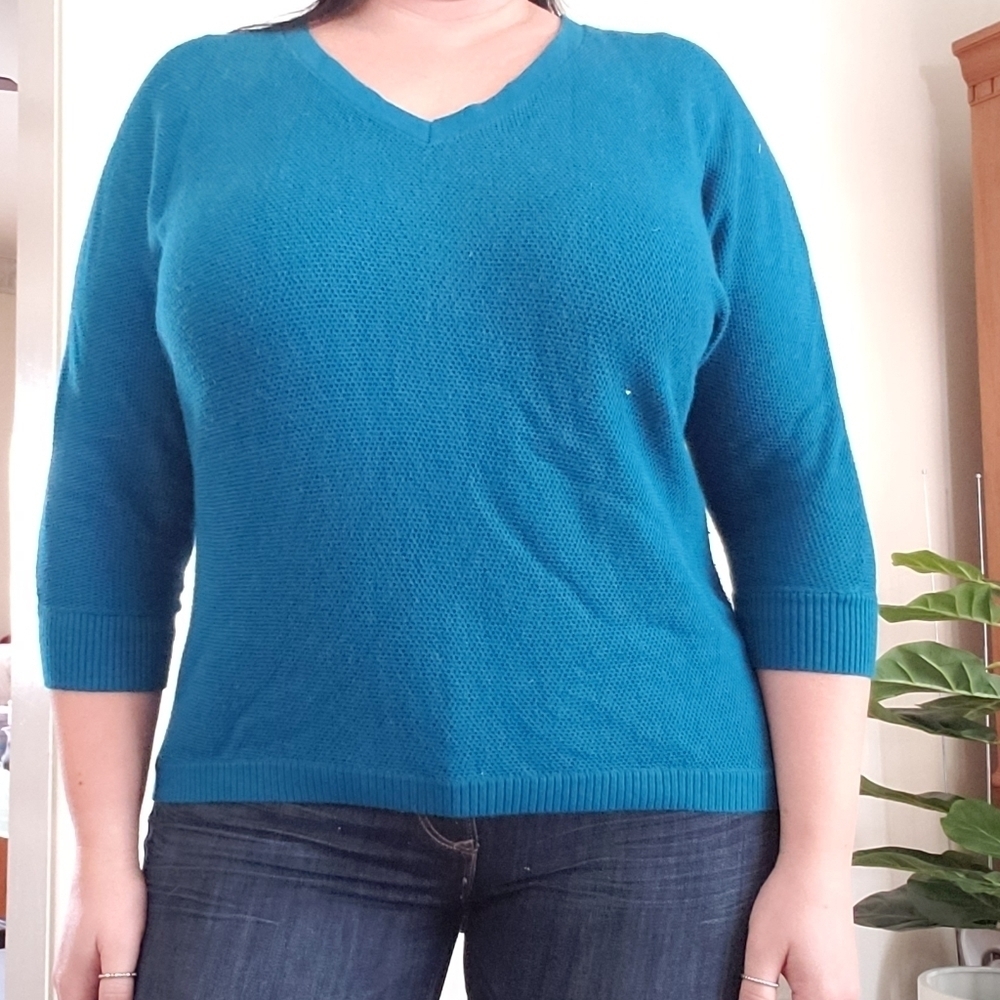 Express brand high low hem sweater, zipper back. Sz S